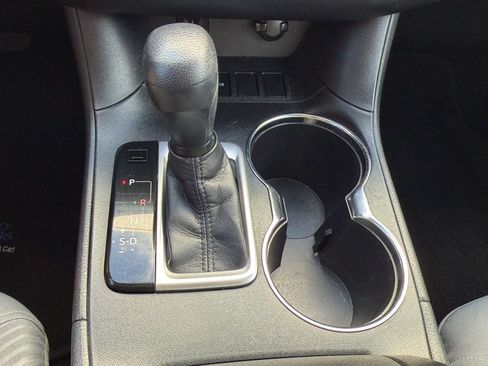 Used 2015 Toyota Highlander LE FWD image 18
