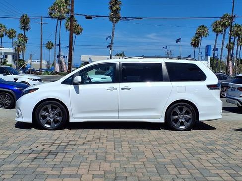 Used 2015 Toyota Sienna SE w/ SE Preferred Package FWD image 2