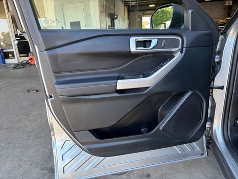 Used 2024 Ford Explorer XLT w/ Equipment Group 202A RWD image 18