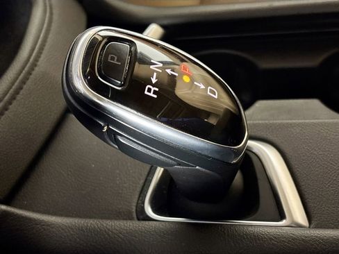 Used 2018 Cadillac XT5 Platinum w/ Driver Assist Package image 18