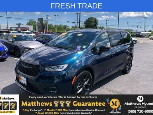 Used 2023 Chrysler Pacifica Limited w/ Uconnect Theater Family Group AWD/4WD image 1