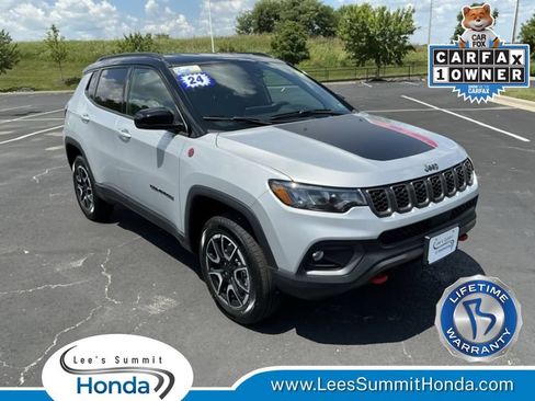 Used 2024 Jeep Compass Trailhawk AWD/4WD image 1