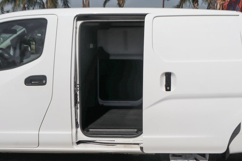 Used 2018 Nissan NV200 SV w/ Navigation Package FWD image 6