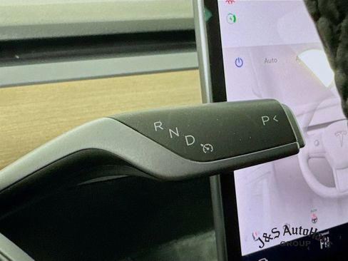 Used 2022 Tesla Model Y Long Range image 21