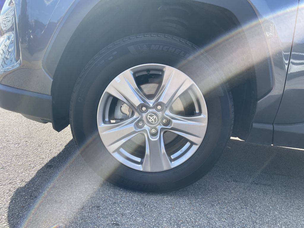 Certified 2025 Toyota RAV4 XLE AWD/4WD image 9