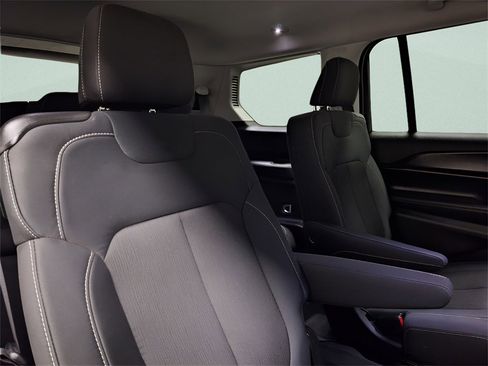 Used 2023 Jeep Grand Cherokee L Laredo image 29