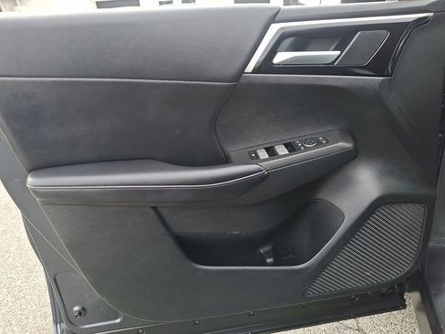 Used 2024 Mitsubishi Outlander AWD image 15