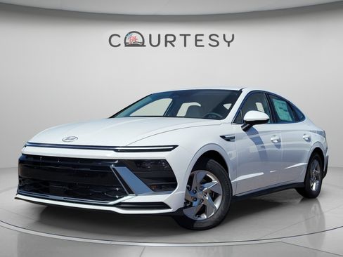 New 2026 Hyundai Sonata SE FWD image 1