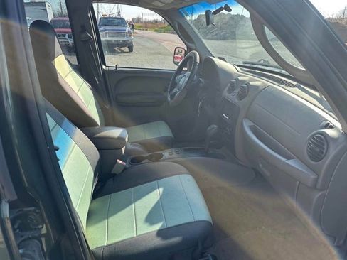 Used 2006 Jeep Liberty Sport image 9