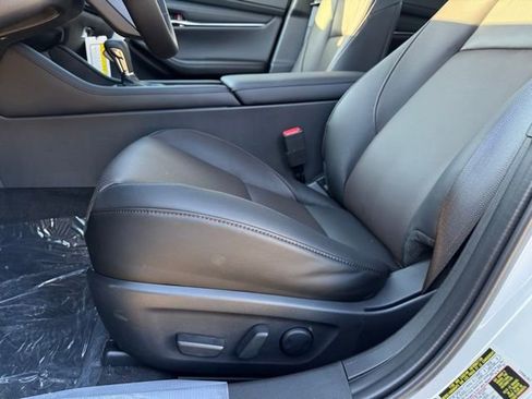 New 2026 MAZDA MAZDA3 Hatchback w/Premium Plus Pkg image 8