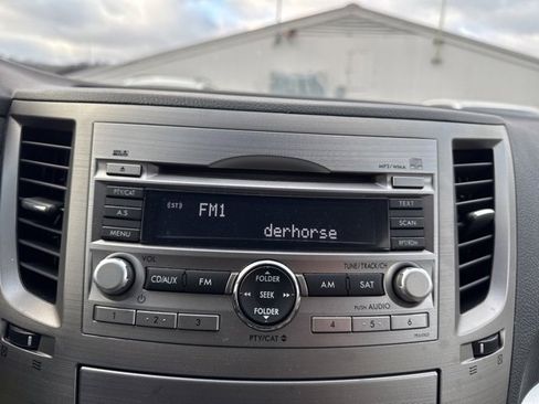 Used 2010 Subaru Outback 2.5i Premium image 17