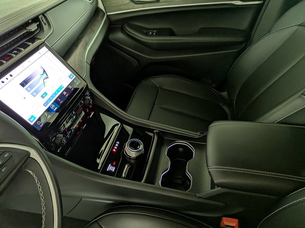 Certified 2025 Jeep Grand Cherokee Limited AWD/4WD image 28