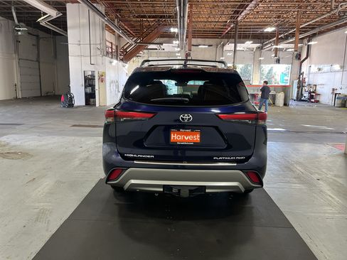 Used 2022 Toyota Highlander Platinum AWD/4WD image 7