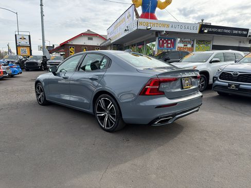Used 2022 Volvo S60 B5 R-Design w/ Climate Package image 4