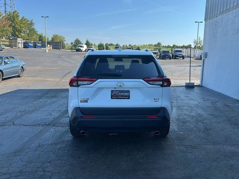 Used 2025 Toyota RAV4 XLE AWD/4WD image 4