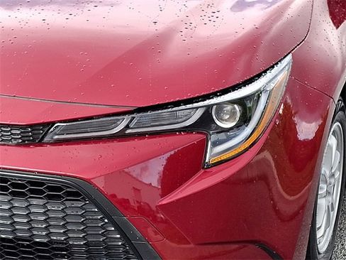 Used 2022 Toyota Corolla LE image 9