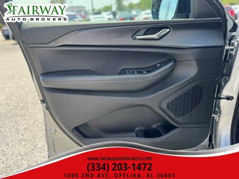 Used 2025 Jeep Grand Cherokee Altitude AWD/4WD image 28