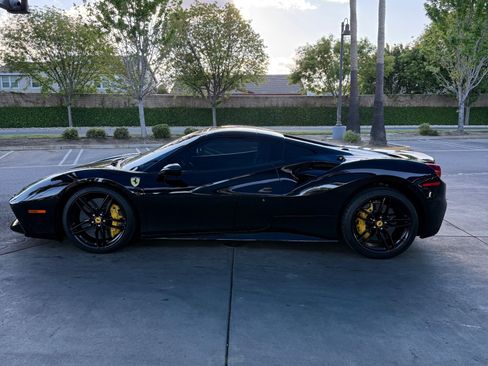Used 2018 Ferrari 488 Spider RWD image 3
