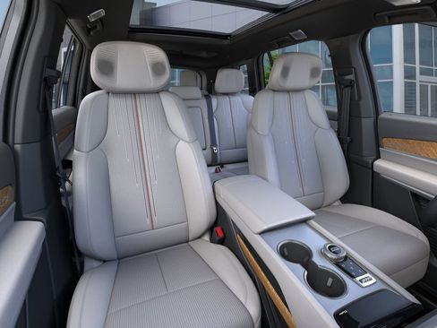 New 2026 Cadillac Vistiq Luxury AWD/4WD image 16