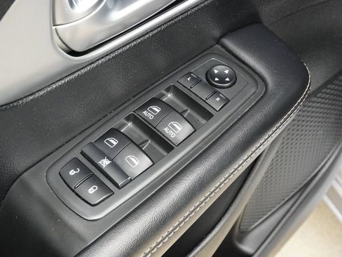 Used 2018 Chrysler Pacifica Touring Plus w/ S Appearance Package FWD image 24