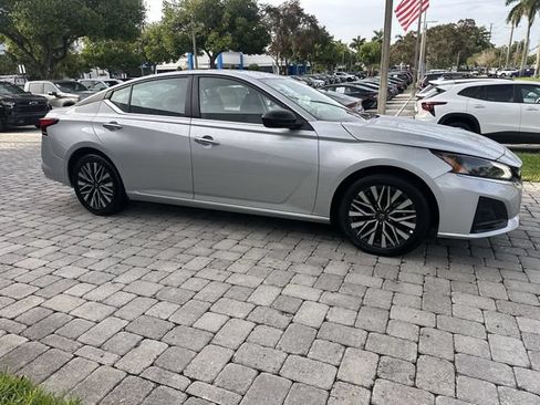 Used 2024 Nissan Altima 2.5 SV FWD image 15