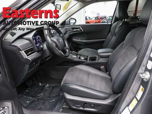 Used 2023 Mitsubishi Outlander SE AWD/4WD image 14