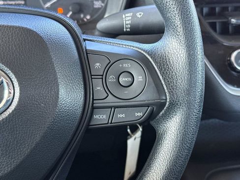 Used 2025 Toyota Corolla LE image 32