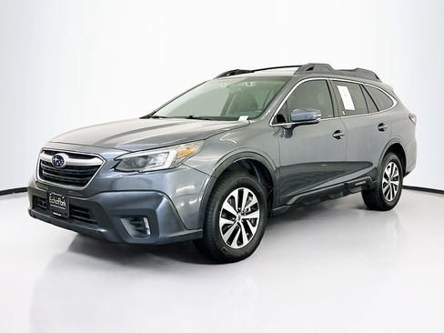 Used 2020 Subaru Outback Premium image 3