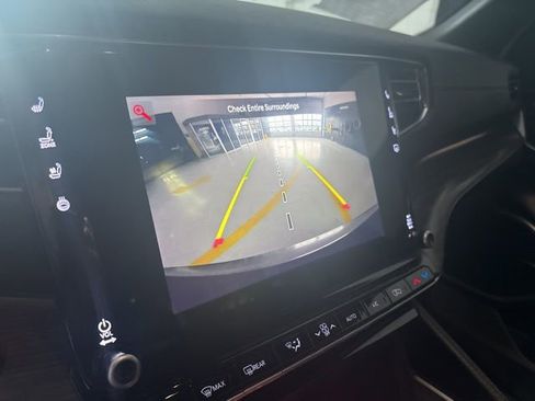 Used 2023 Jeep Wagoneer L Series II image 38