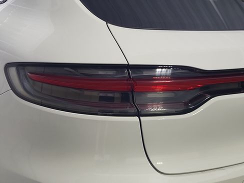 Certified 2019 Porsche Macan S AWD/4WD image 15