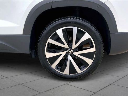 Used 2022 Volkswagen Taos SE FWD image 11
