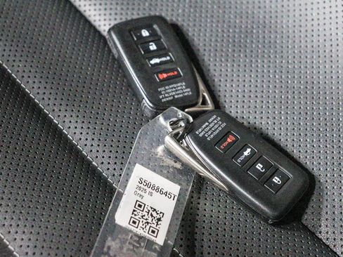 Used 2025 Lexus IS 350 F Sport RWD image 42