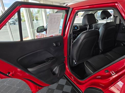 Used 2022 Hyundai Venue Limited FWD image 37