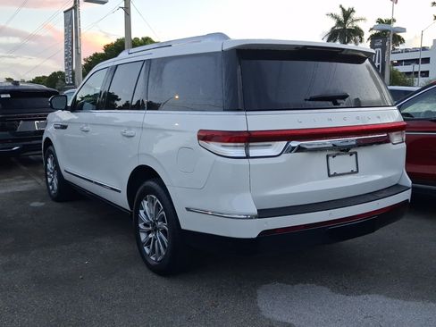 Certified 2024 Lincoln Navigator Premiere AWD/4WD image 3