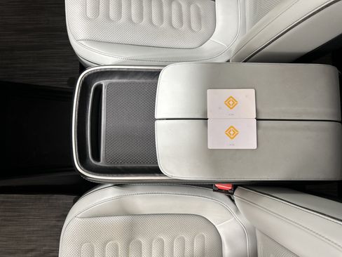 Used 2024 Rivian R1S Adventure AWD/4WD image 31