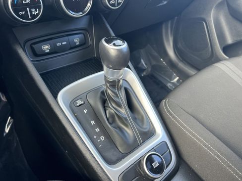 Used 2023 Hyundai Venue SEL w/ Cargo Package image 20