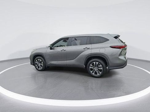 Certified 2026 Toyota Highlander XLE image 8