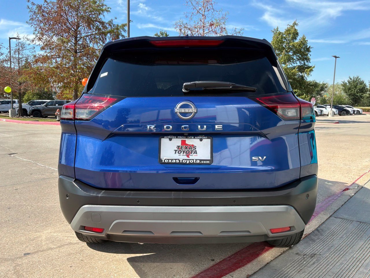 Used 2023 Nissan Rogue SV FWD image 7