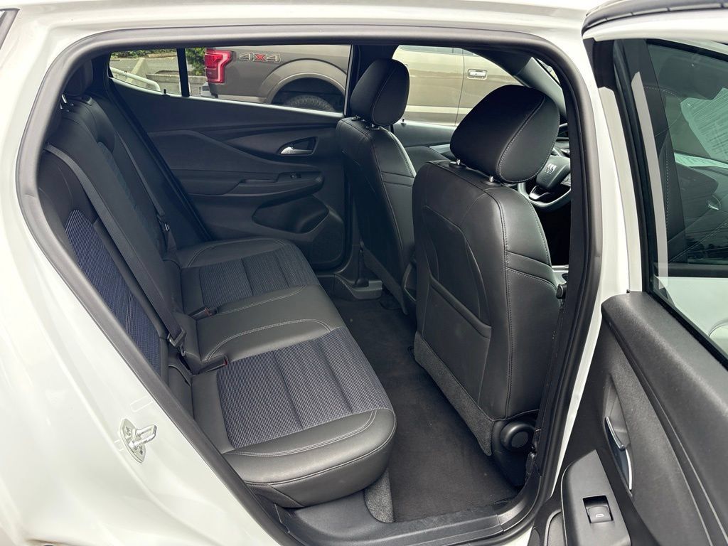Used 2025 Buick Envista Preferred FWD image 25