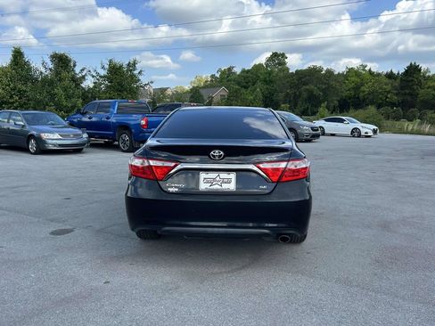 Used 2017 Toyota Camry SE FWD image 4