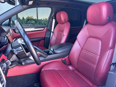 Used 2023 Porsche Cayenne Platinum Edition AWD/4WD image 5