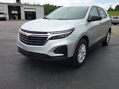 Used 2022 Chevrolet Equinox LS w/ LS Convenience Package image 12