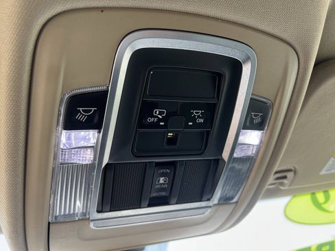 Used 2019 RAM 1500 Laramie AWD/4WD image 37