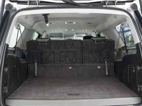 Used 2017 Chevrolet Suburban LT RWD image 33