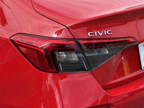 Used 2022 Honda Civic Sport image 8