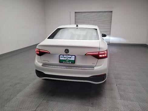 Used 2023 Volkswagen Jetta SE FWD image 7