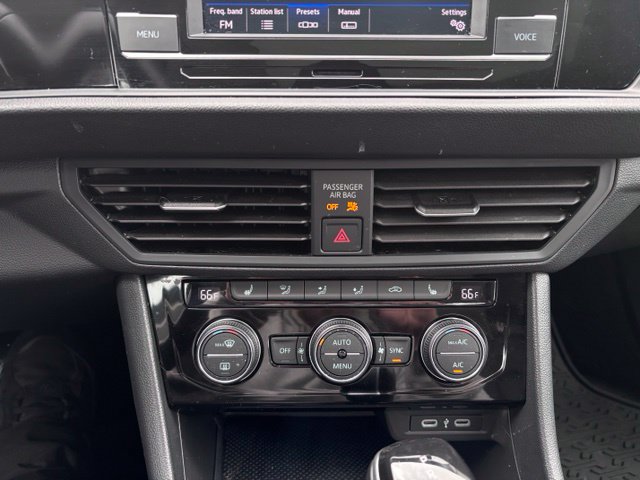 Used 2024 Volkswagen Jetta SE w/ Panoramic Sunroof Package FWD image 21