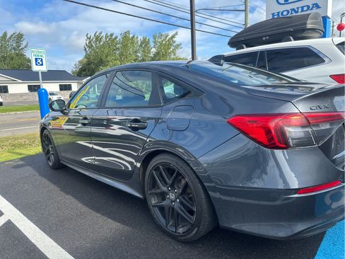 Used 2023 Honda Civic Sport image 3