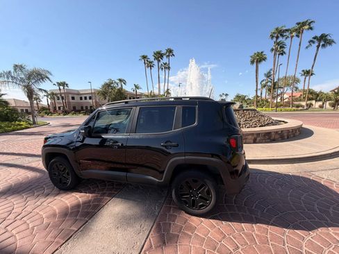 Used 2018 Jeep Renegade Trailhawk w/ Popular Equipment Group AWD/4WD image 17