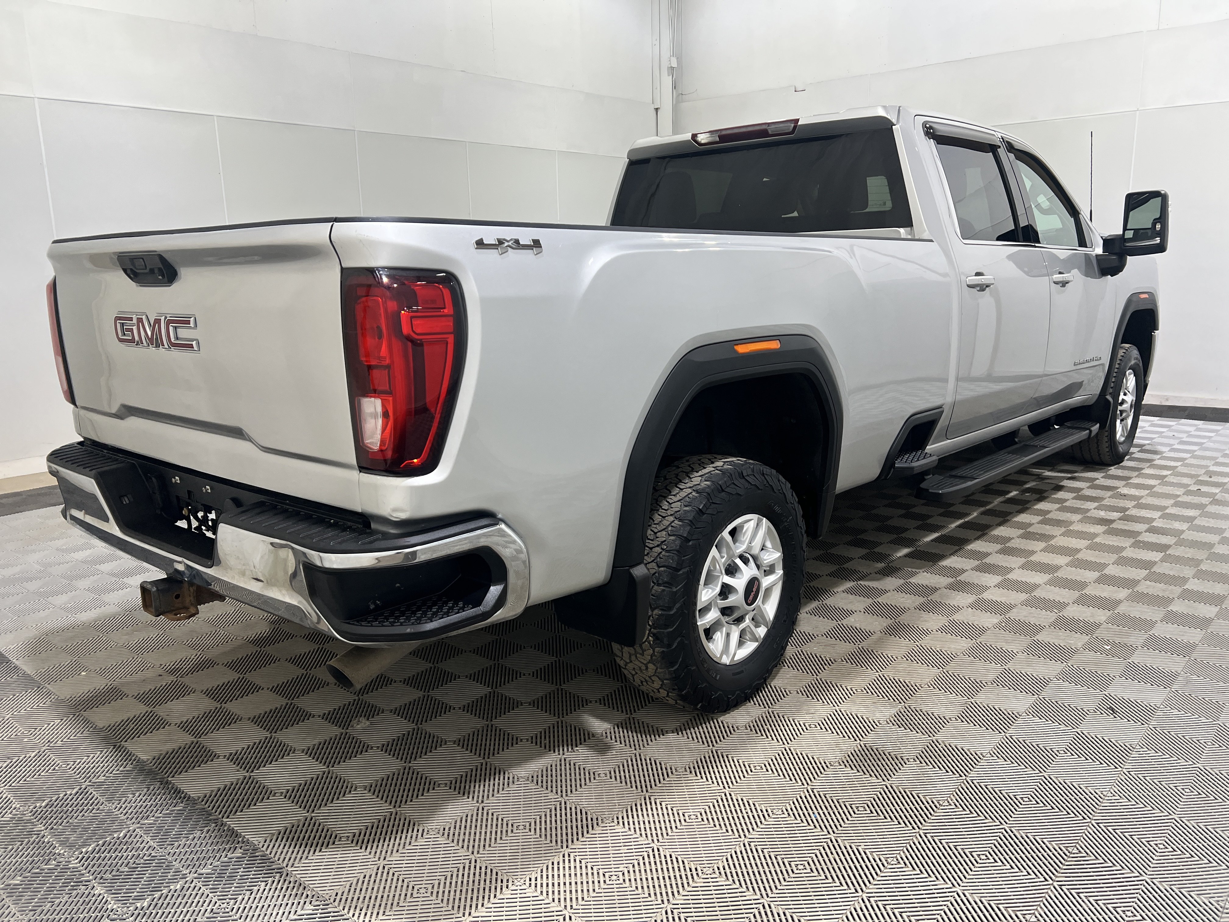Used 2021 GMC Sierra 2500 SLE w/ SLE Convenience Package AWD/4WD image 3